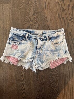 FREE PEOPLE Bleach Print SHIBORI Denim CUTOFFS